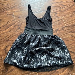 Geri C New York little party dress in size M